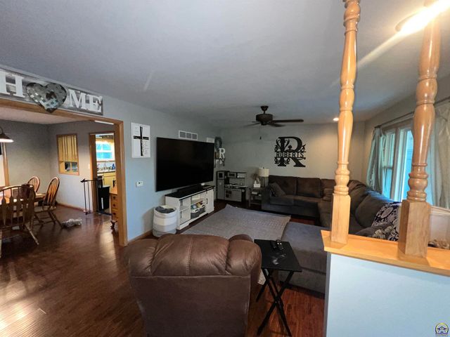 115 E Third St, Holton, KS 66436