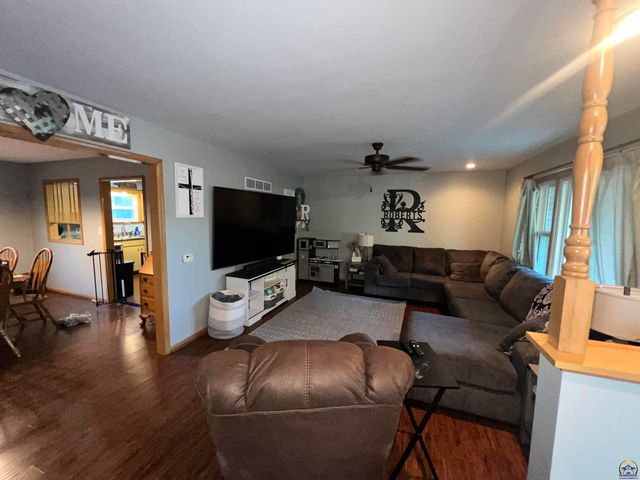 115 E Third St, Holton, KS 66436