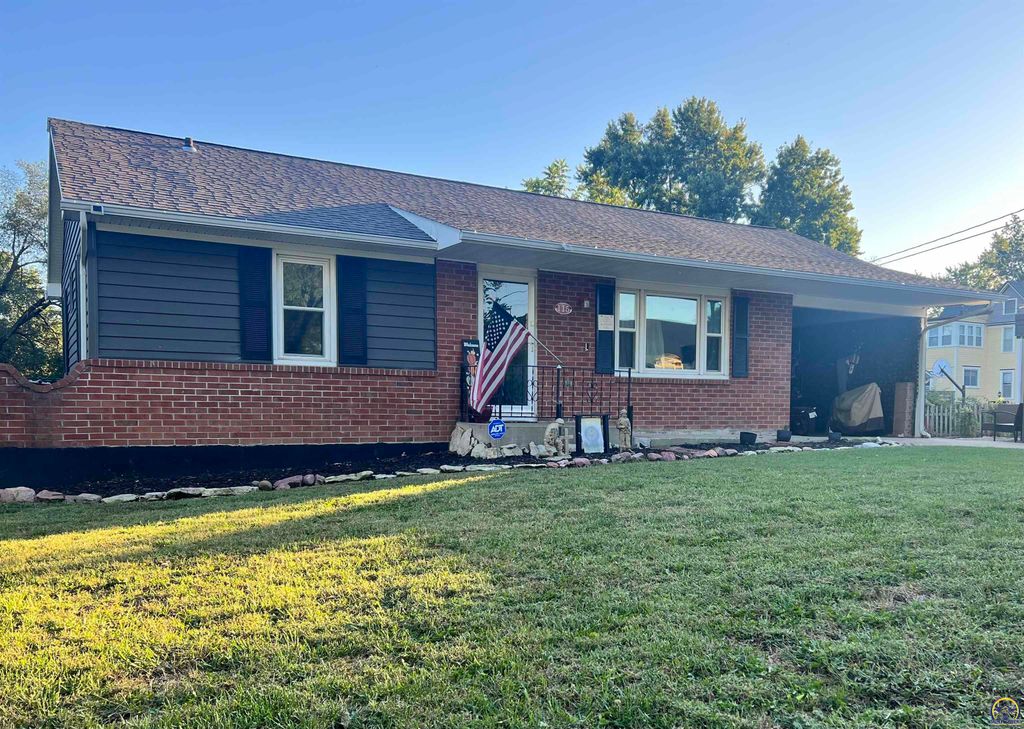 115 E Third St, Holton, KS 66436