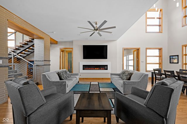 5352 State Road 144, Greenwood, IN 46143