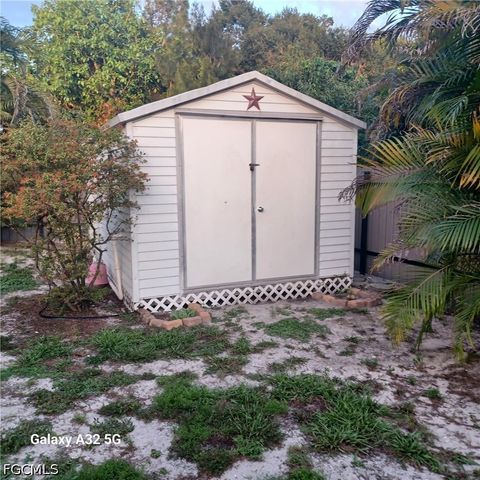 2324 Caladium RD, Fort Myers, FL 33905