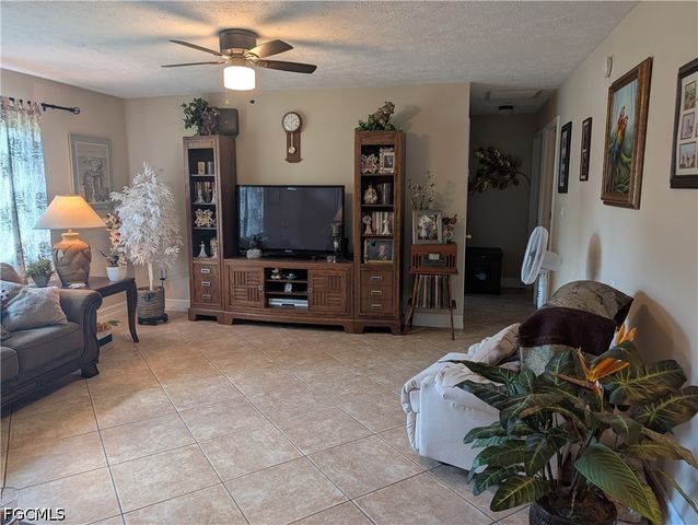 2324 Caladium RD, Fort Myers, FL 33905