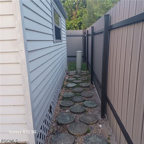 2324 Caladium RD, Fort Myers, FL 33905