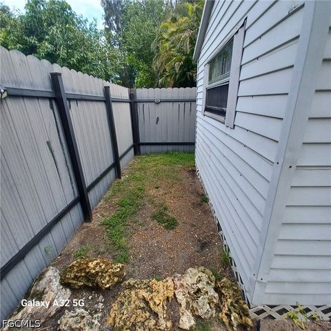 2324 Caladium RD, Fort Myers, FL 33905