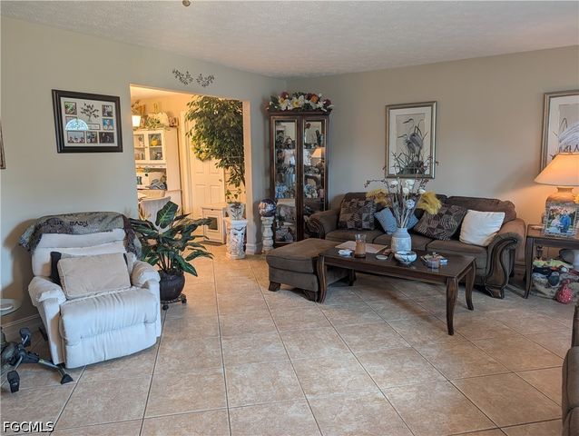 2324 Caladium RD, Fort Myers, FL 33905