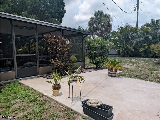 2324 Caladium RD, Fort Myers, FL 33905