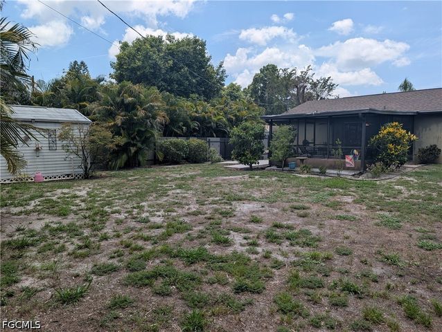 2324 Caladium RD, Fort Myers, FL 33905