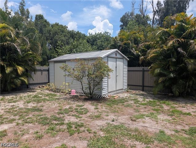 2324 Caladium RD, Fort Myers, FL 33905