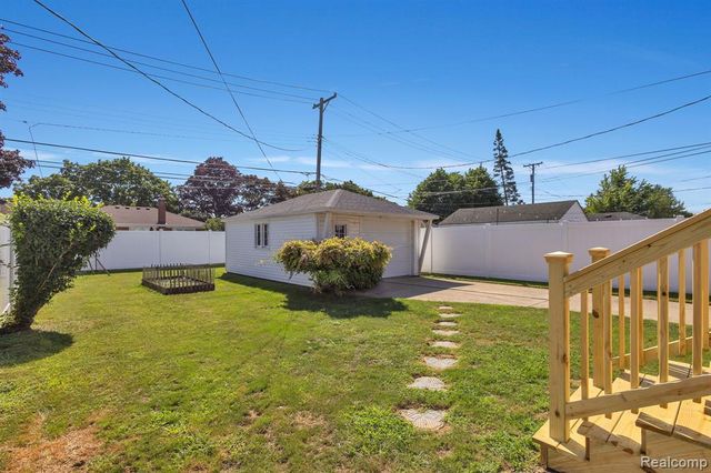 9283 Chatham Avenue, Allen Park, MI 48101