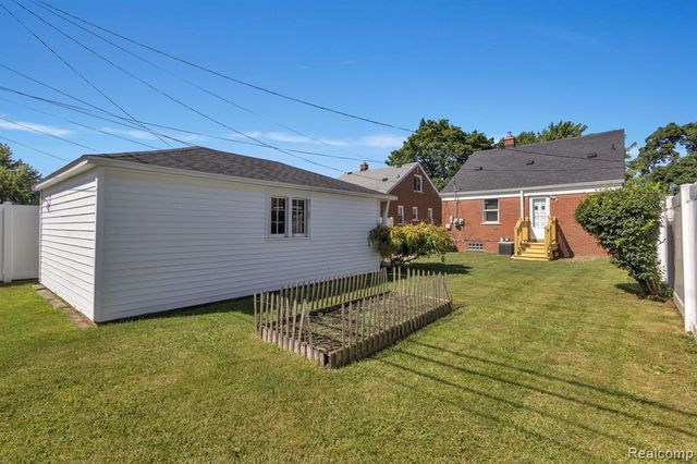 9283 Chatham Avenue, Allen Park, MI 48101