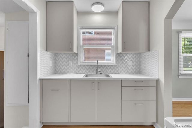 9283 Chatham Avenue, Allen Park, MI 48101