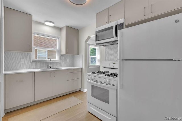 9283 Chatham Avenue, Allen Park, MI 48101