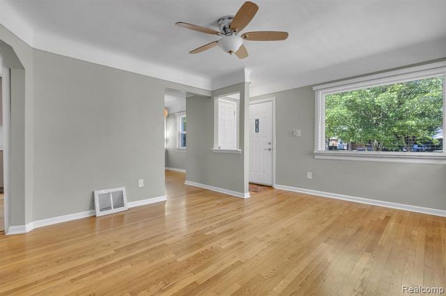 9283 Chatham Avenue, Allen Park, MI 48101