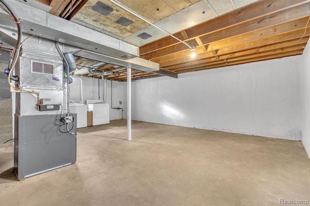 9283 Chatham Avenue, Allen Park, MI 48101