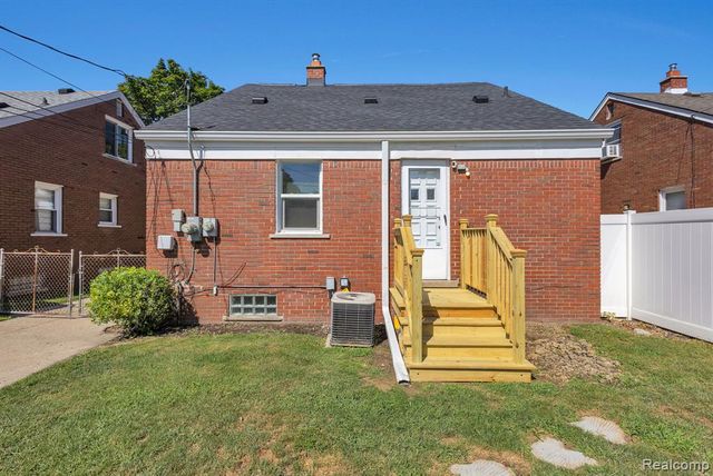 9283 Chatham Avenue, Allen Park, MI 48101