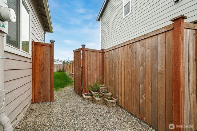 1500 E Nanevicz Avenue, Buckley, WA 98321