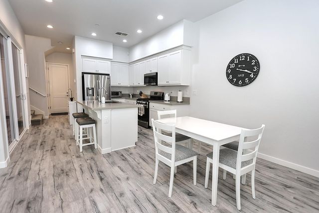 3280 Hummingbird Ct, West Sacramento, CA 95691