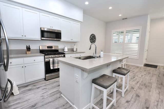 3280 Hummingbird Ct, West Sacramento, CA 95691