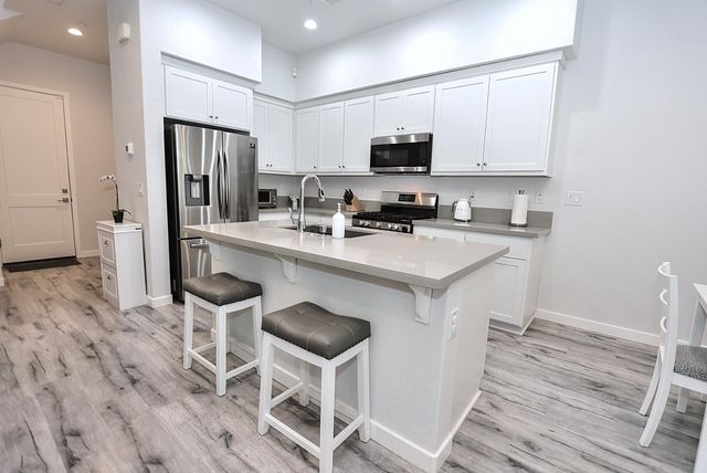 3280 Hummingbird Ct, West Sacramento, CA 95691