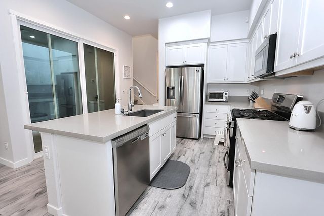 3280 Hummingbird Ct, West Sacramento, CA 95691