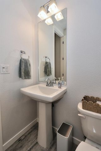 3280 Hummingbird Ct, West Sacramento, CA 95691