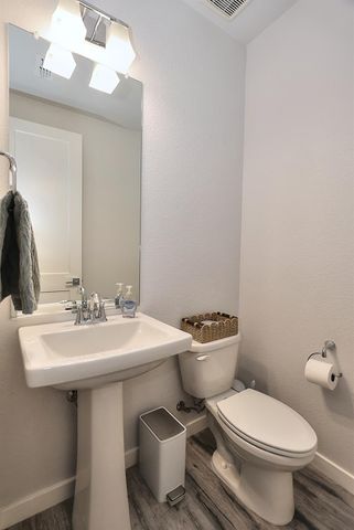 3280 Hummingbird Ct, West Sacramento, CA 95691