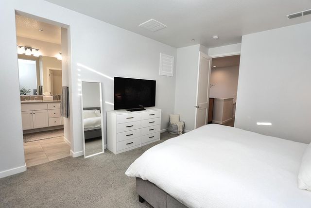 3280 Hummingbird Ct, West Sacramento, CA 95691