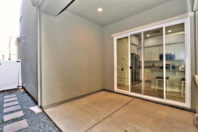 3280 Hummingbird Ct, West Sacramento, CA 95691