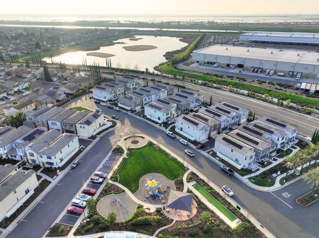 3280 Hummingbird Ct, West Sacramento, CA 95691