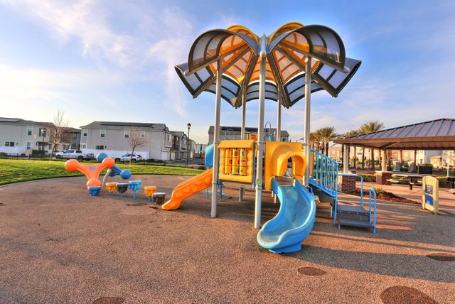 3280 Hummingbird Ct, West Sacramento, CA 95691