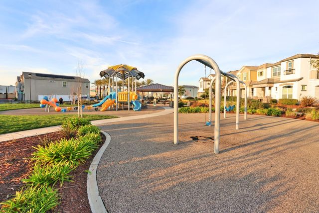 3280 Hummingbird Ct, West Sacramento, CA 95691