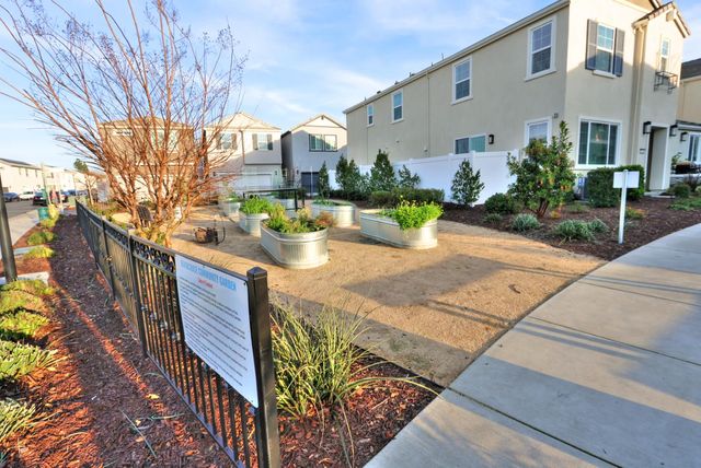 3280 Hummingbird Ct, West Sacramento, CA 95691