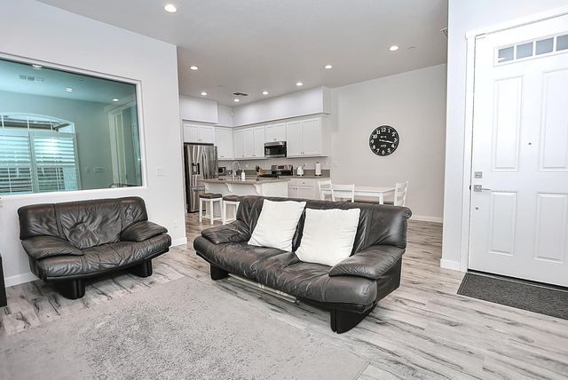 3280 Hummingbird Ct, West Sacramento, CA 95691