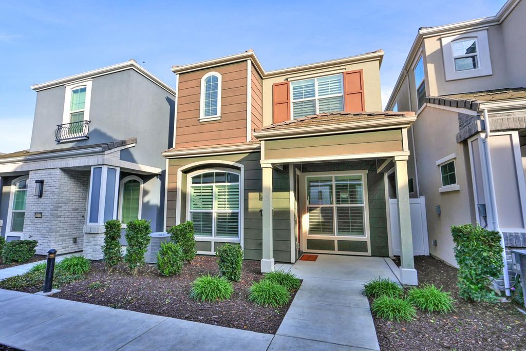 3280 Hummingbird Ct, West Sacramento, CA 95691