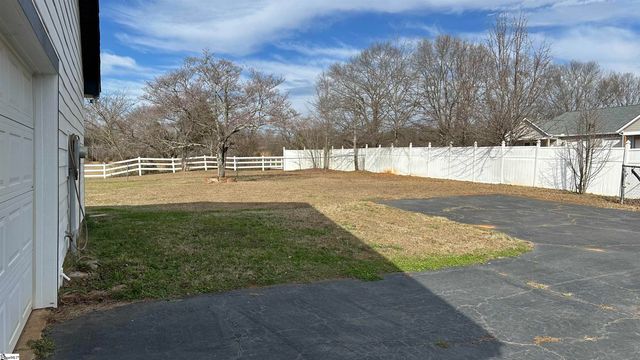 585 Cannon Ford Road, Inman, SC 29349