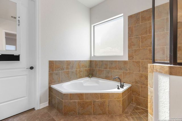 6131 Lowrie, San Antonio, TX 78239