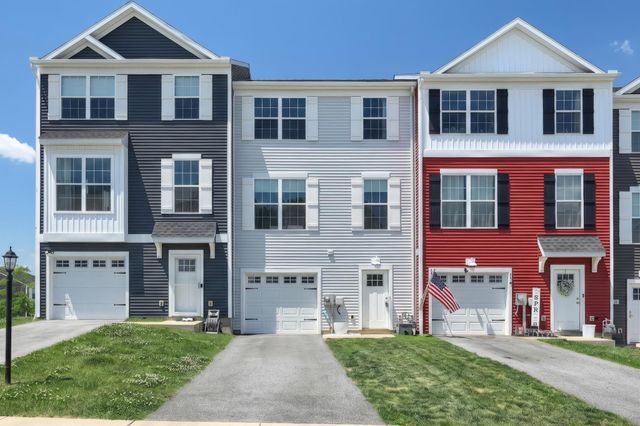 26 PACER DR, Hanover, PA 17331