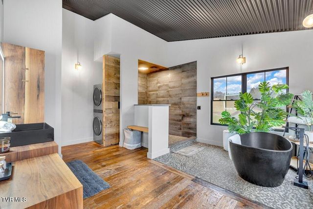 817 Neva View Lane, Mountain City, TN 37683