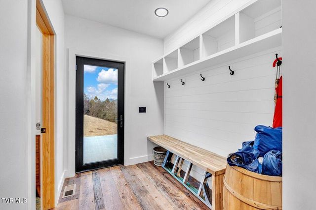 817 Neva View Lane, Mountain City, TN 37683