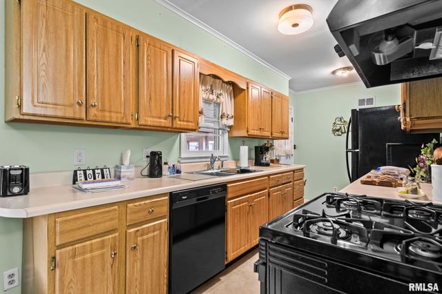 146 CIRCLE Drive, Springfield, IL 62703