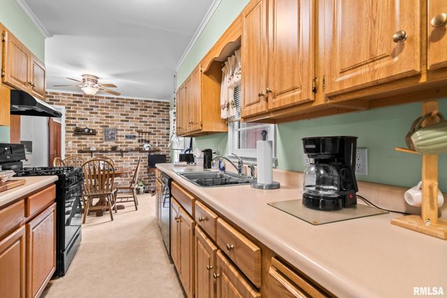 146 CIRCLE Drive, Springfield, IL 62703