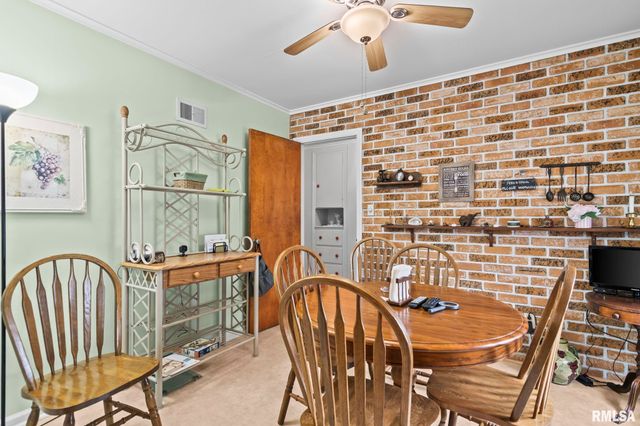 146 CIRCLE Drive, Springfield, IL 62703