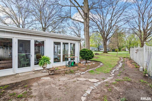 146 CIRCLE Drive, Springfield, IL 62703