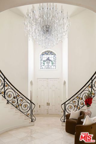 166 N Mccadden Place, Los Angeles, CA 90004