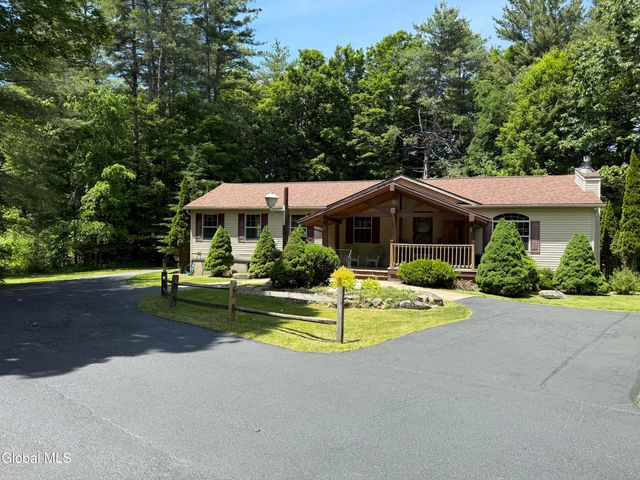 371 Lakeview Road, Broadalbin, NY 12025