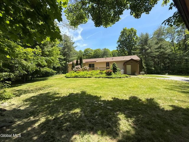 371 Lakeview Road, Broadalbin, NY 12025