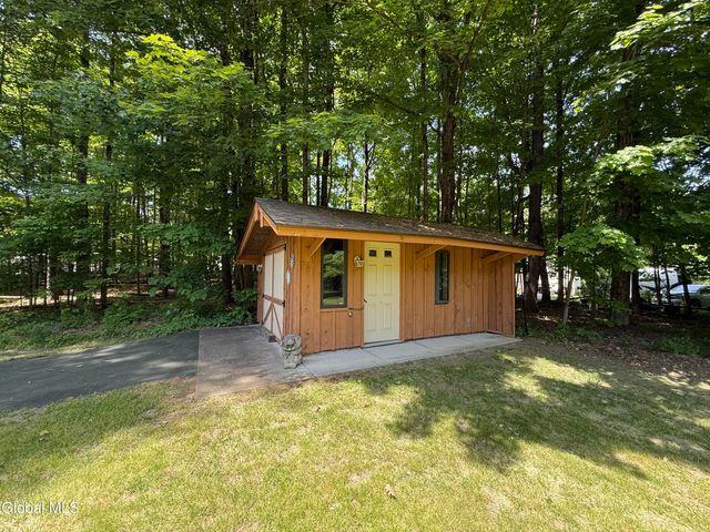 371 Lakeview Road, Broadalbin, NY 12025
