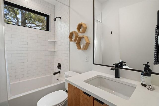 707 E Live Oak ST 2, Austin, TX 78704