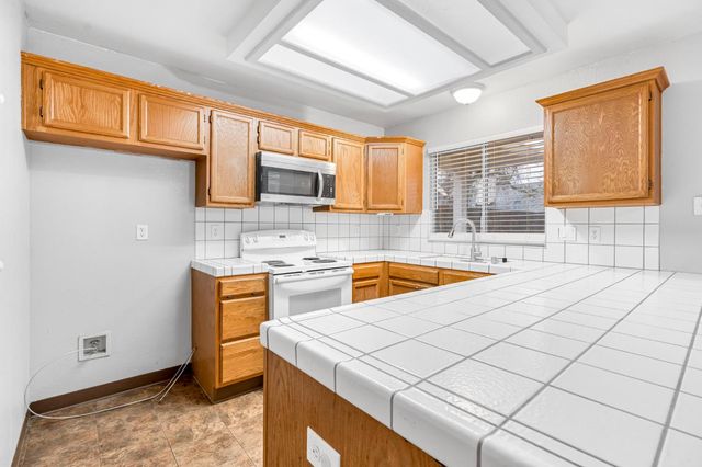 2273 N Mitre Ave, Fresno, CA 93722