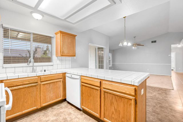 2273 N Mitre Ave, Fresno, CA 93722